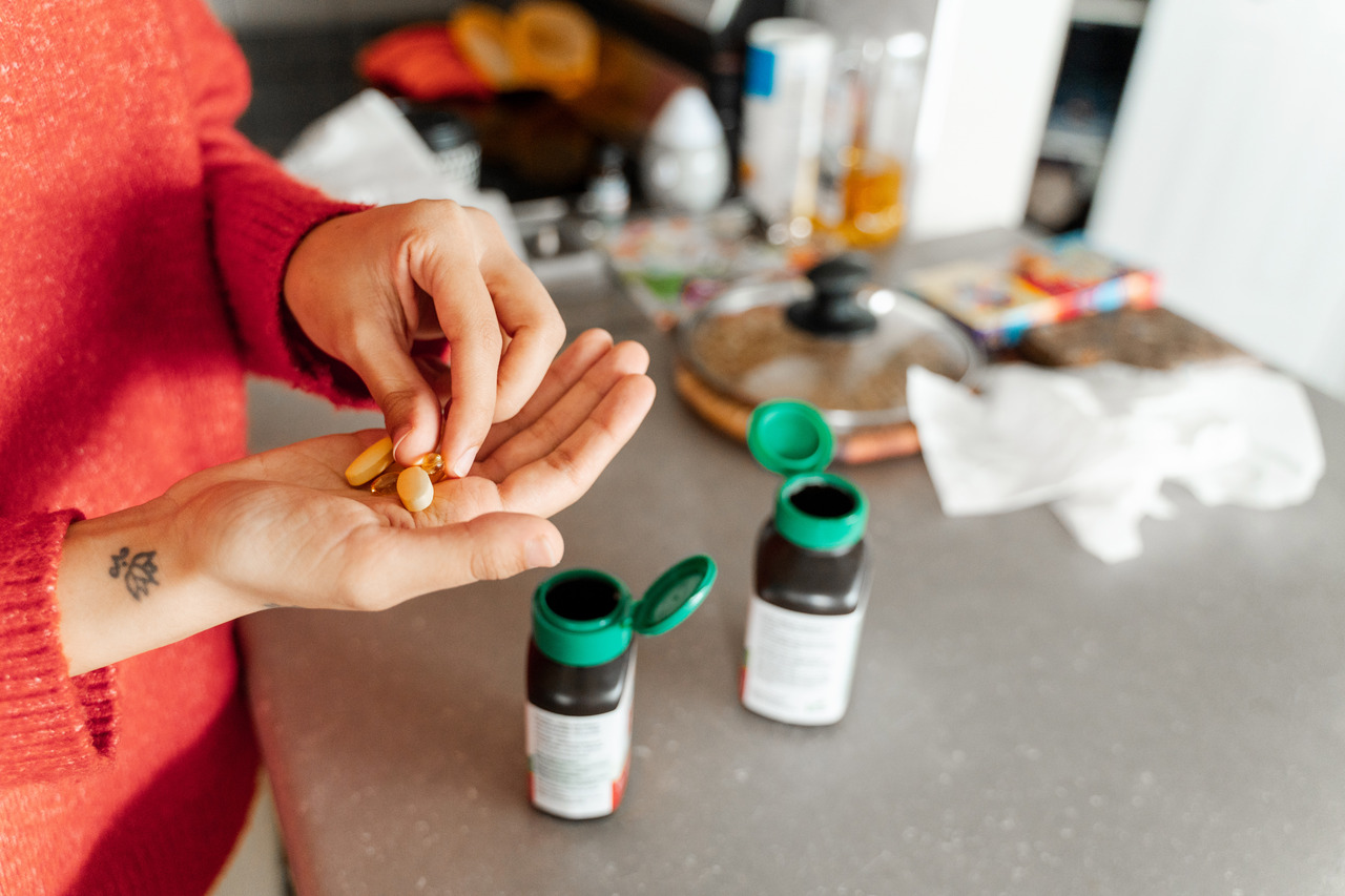 cropped-view-of-ill-woman-using-bunch-of-medicines-2025-02-20-09-06-09-utc_Easy-Resize.com